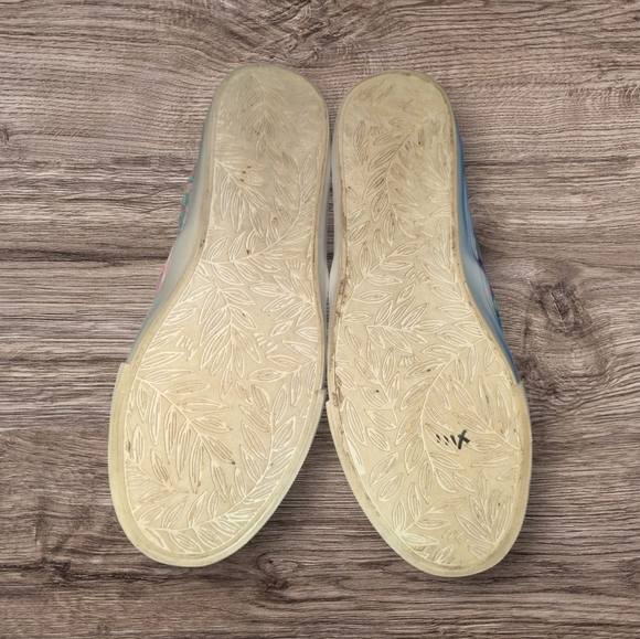 Lilly Pulitzer Julie Sneaker - Picture 4 of 4